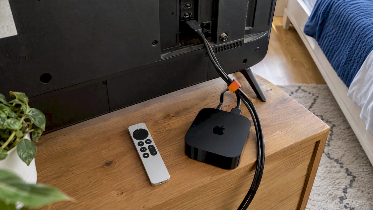 Apple TV 4K am HDMI-Eingang eines Fernsehers