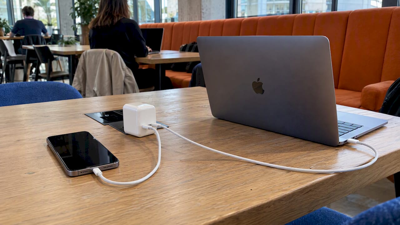 iPhone und MacBook Pro lassen sich per USB-C aufladen
